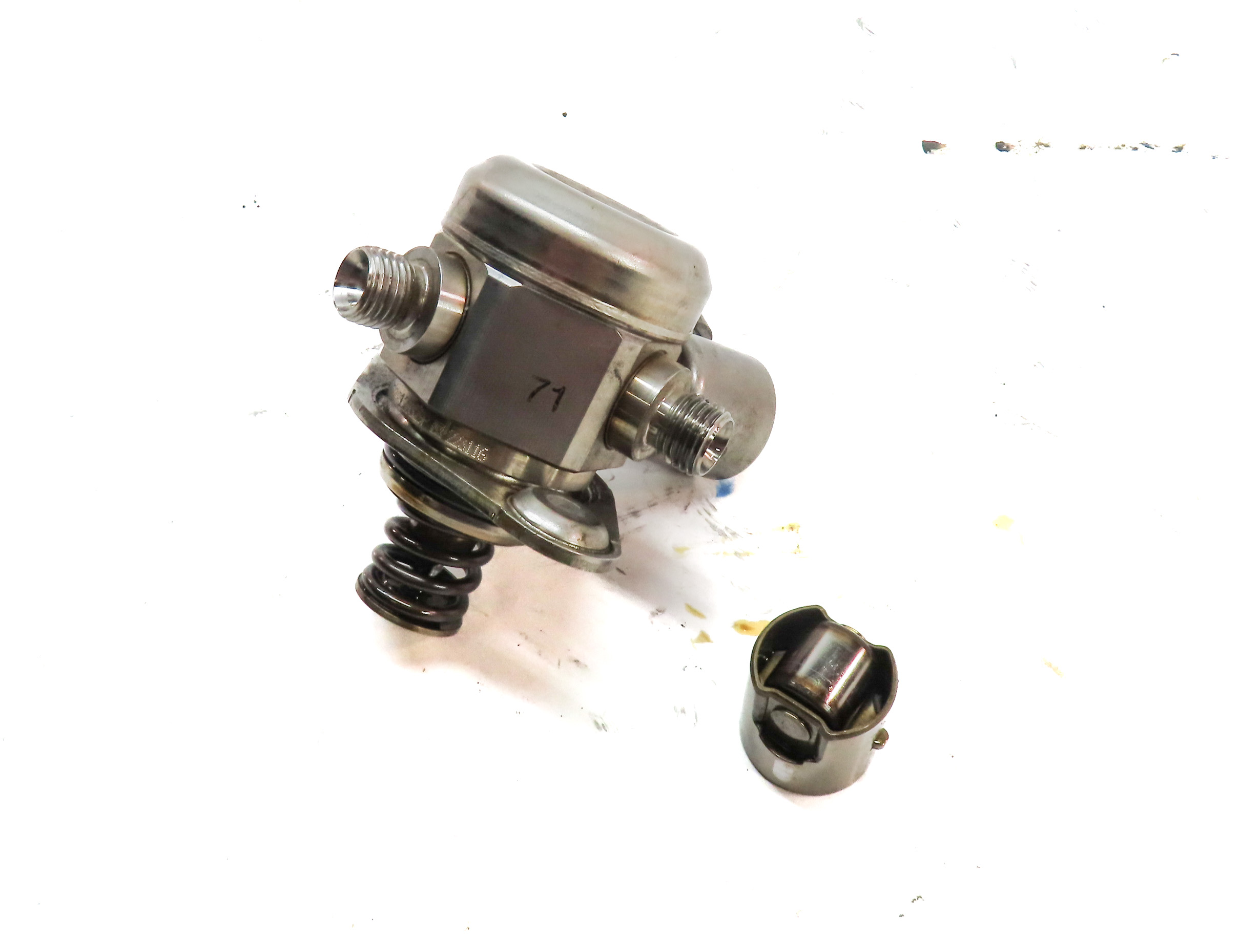 08-14 BMW 550i 650i 750i X5 X6 (F01 F10 E70 E71) 4.4L N63 MECHANICAL FUEL PUMP — exact item pictured